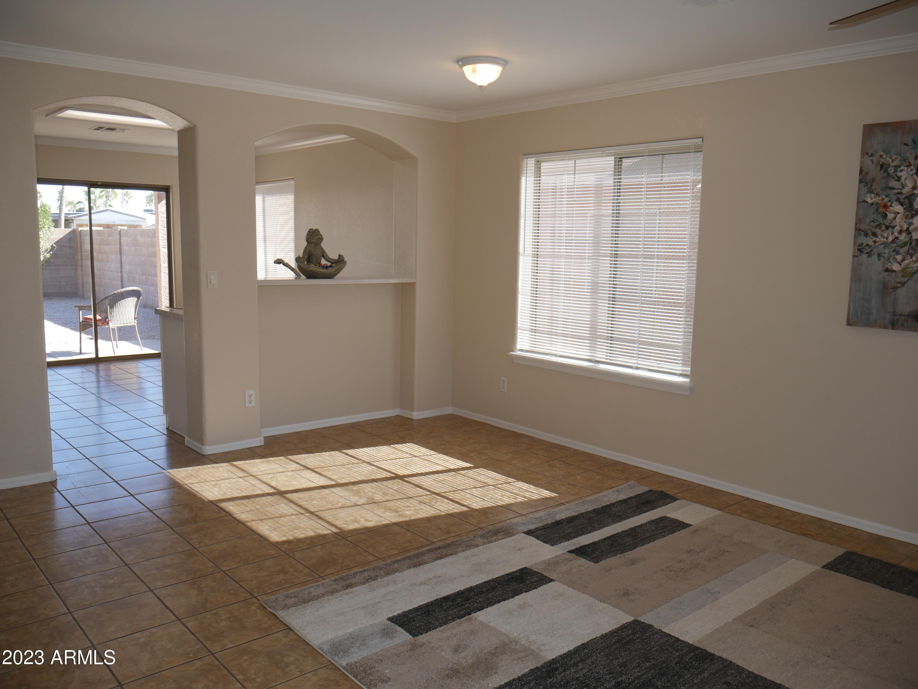 697 South Del Rio Court Apache Junction, AZ 85119 - Photo 7 of 33 dining/living