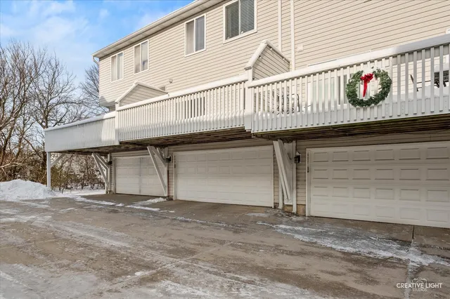 $275,000 | 609 Hidden Creek Lane, Unit 609, North Aurora, IL 60542