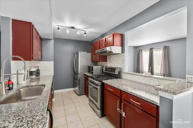 $275,000 | 609 Hidden Creek Lane, Unit 609, North Aurora, IL 60542