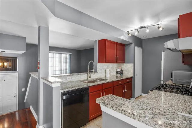 $275,000 | 609 Hidden Creek Lane, Unit 609, North Aurora, IL 60542