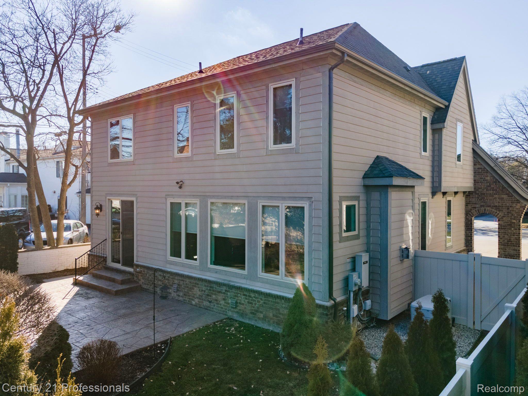522 Oak Street Rochester, MI 48307 - Photo 41 of 49 Gallery Image 41