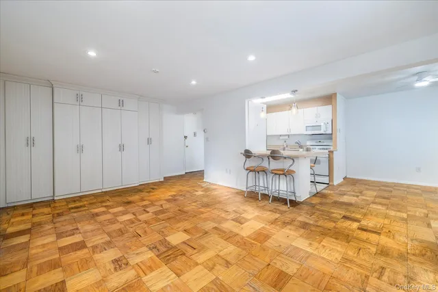 $3,750 | 420 Shore Road, Unit 1F, Long Beach, NY 11561