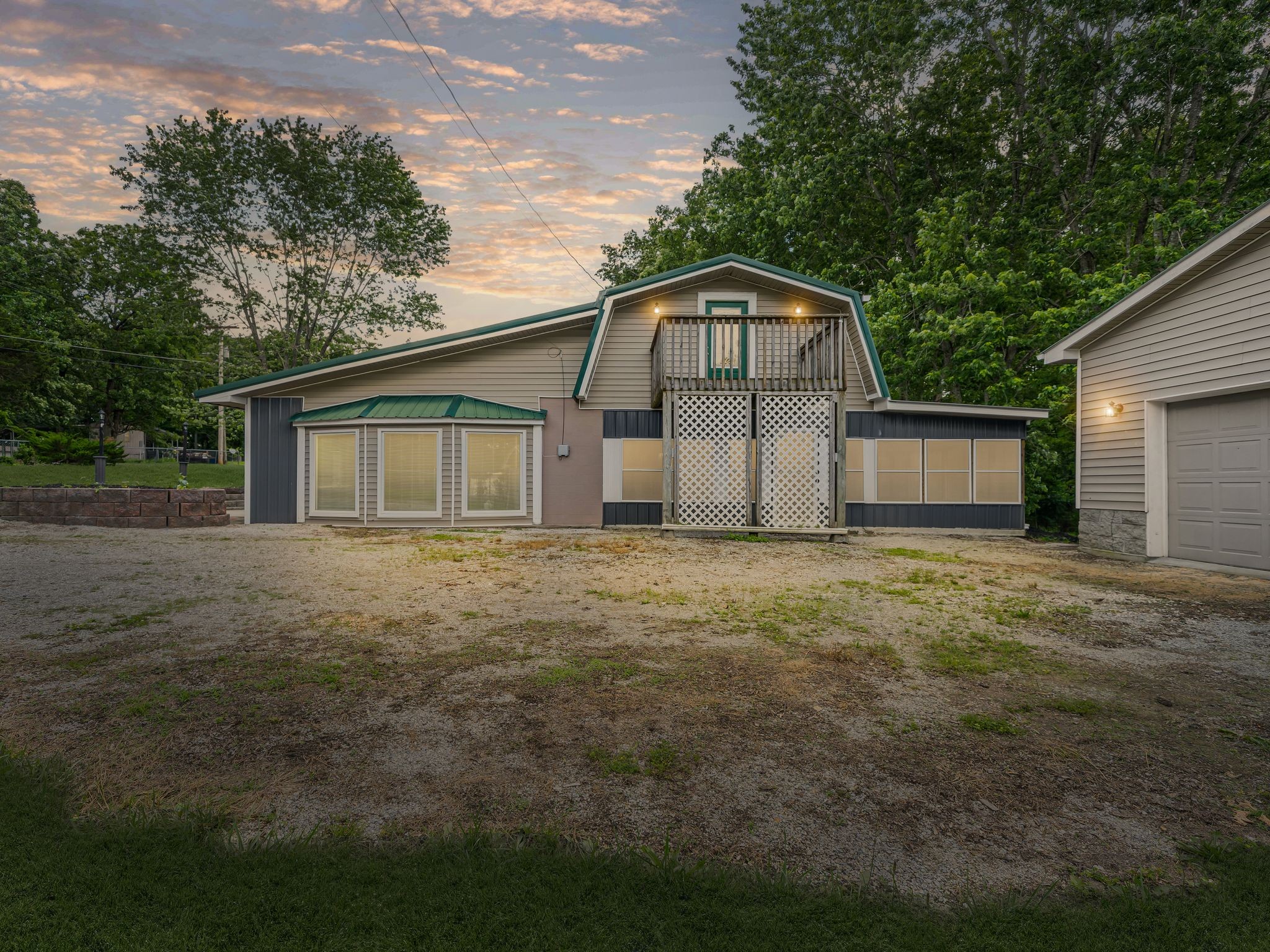 a view of a house with a yard
