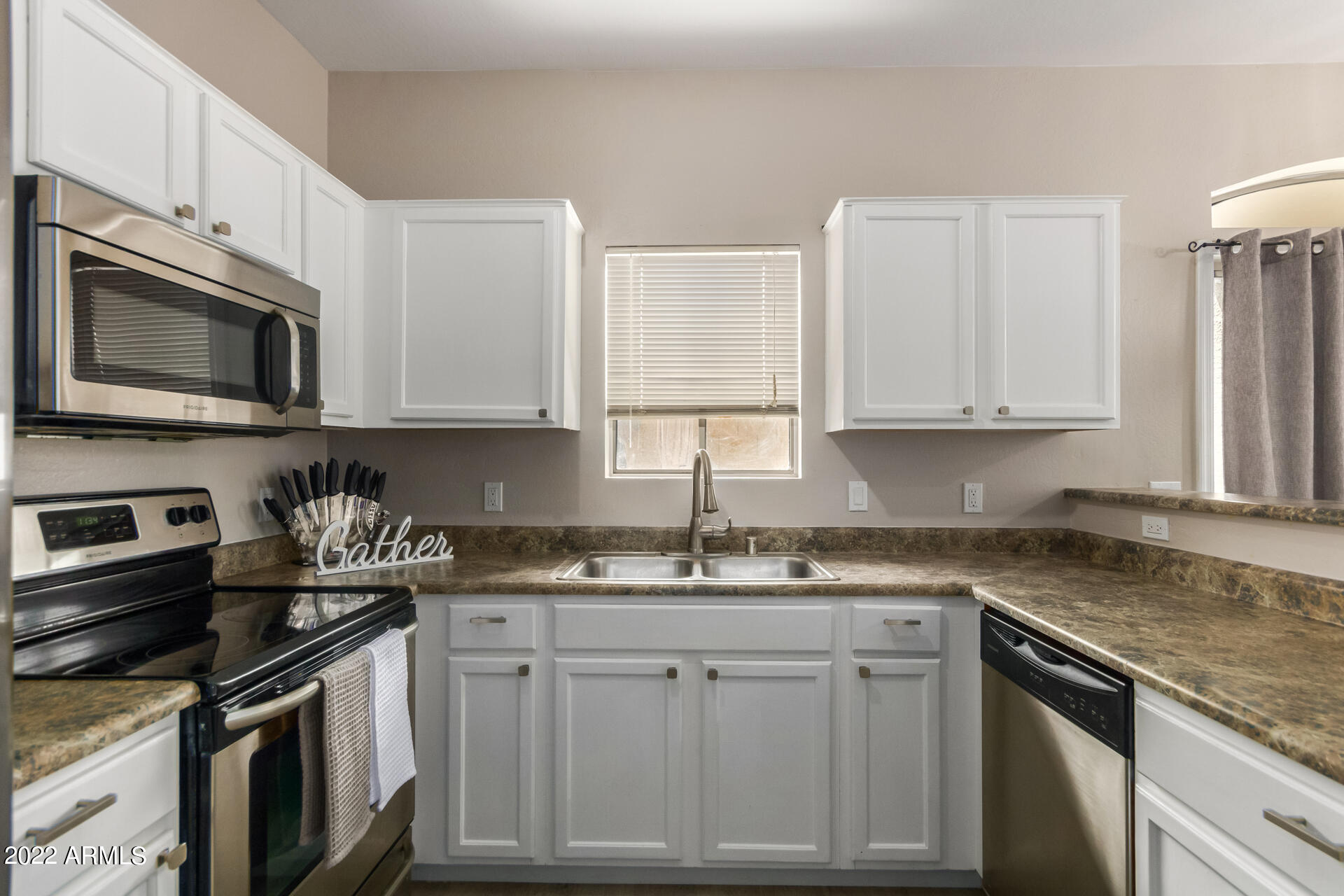 2150 East Bell Road, Unit 1010 Phoenix, AZ 85022 - Photo 11 of 31 14- Bell
