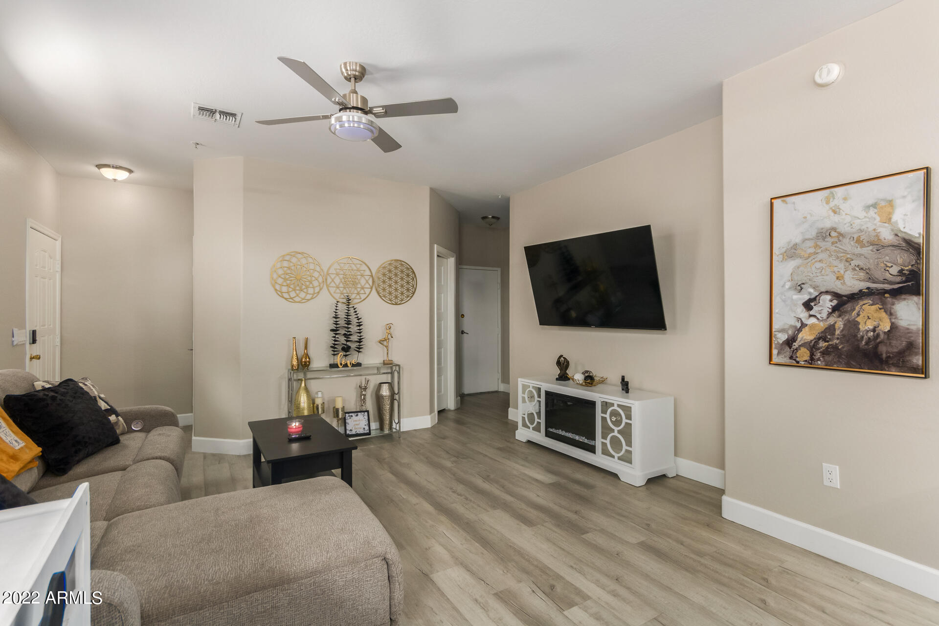2150 East Bell Road, Unit 1010 Phoenix, AZ 85022 - Photo 4 of 31 07- Bell