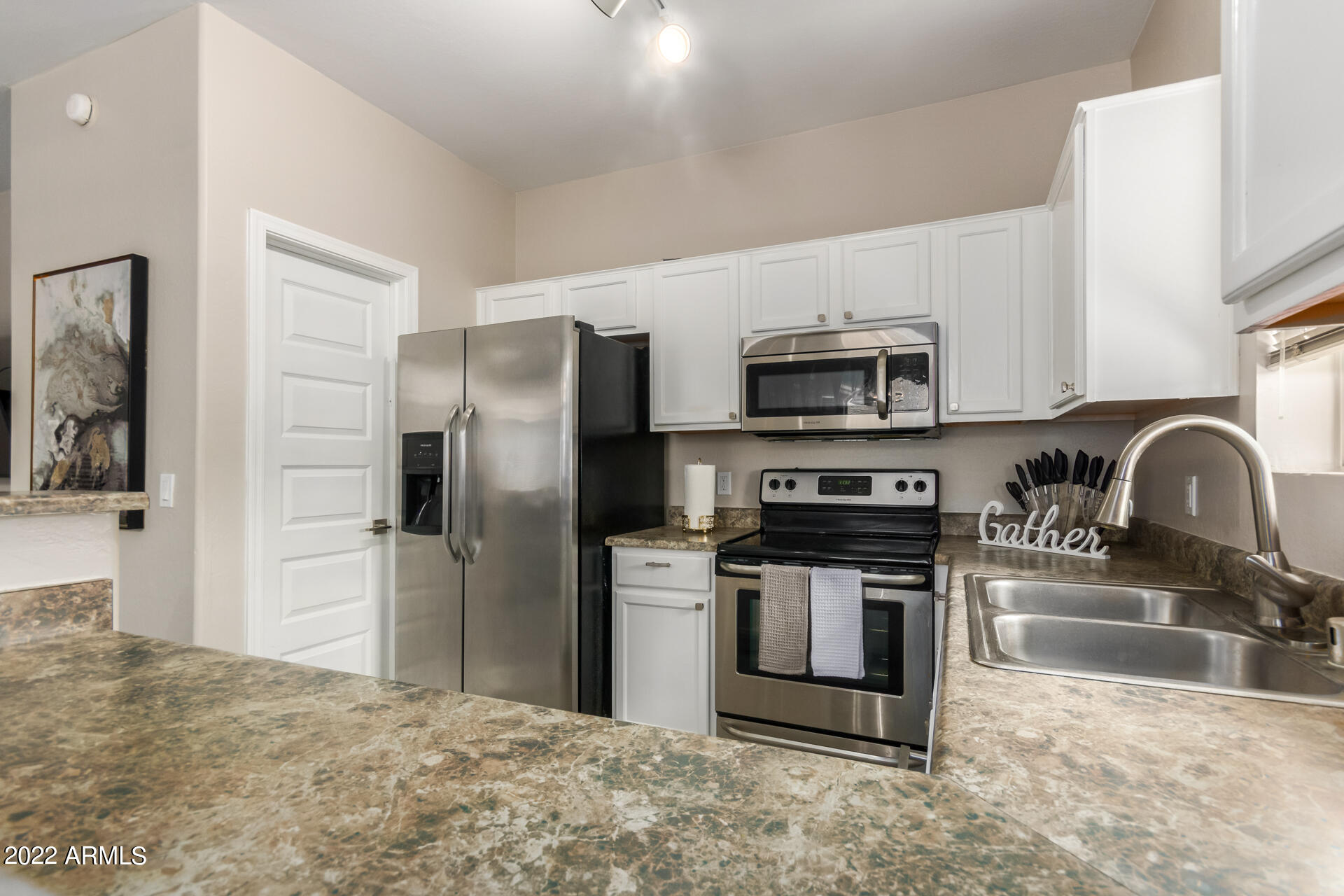 2150 East Bell Road, Unit 1010 Phoenix, AZ 85022 - Photo 8 of 31 11- Bell