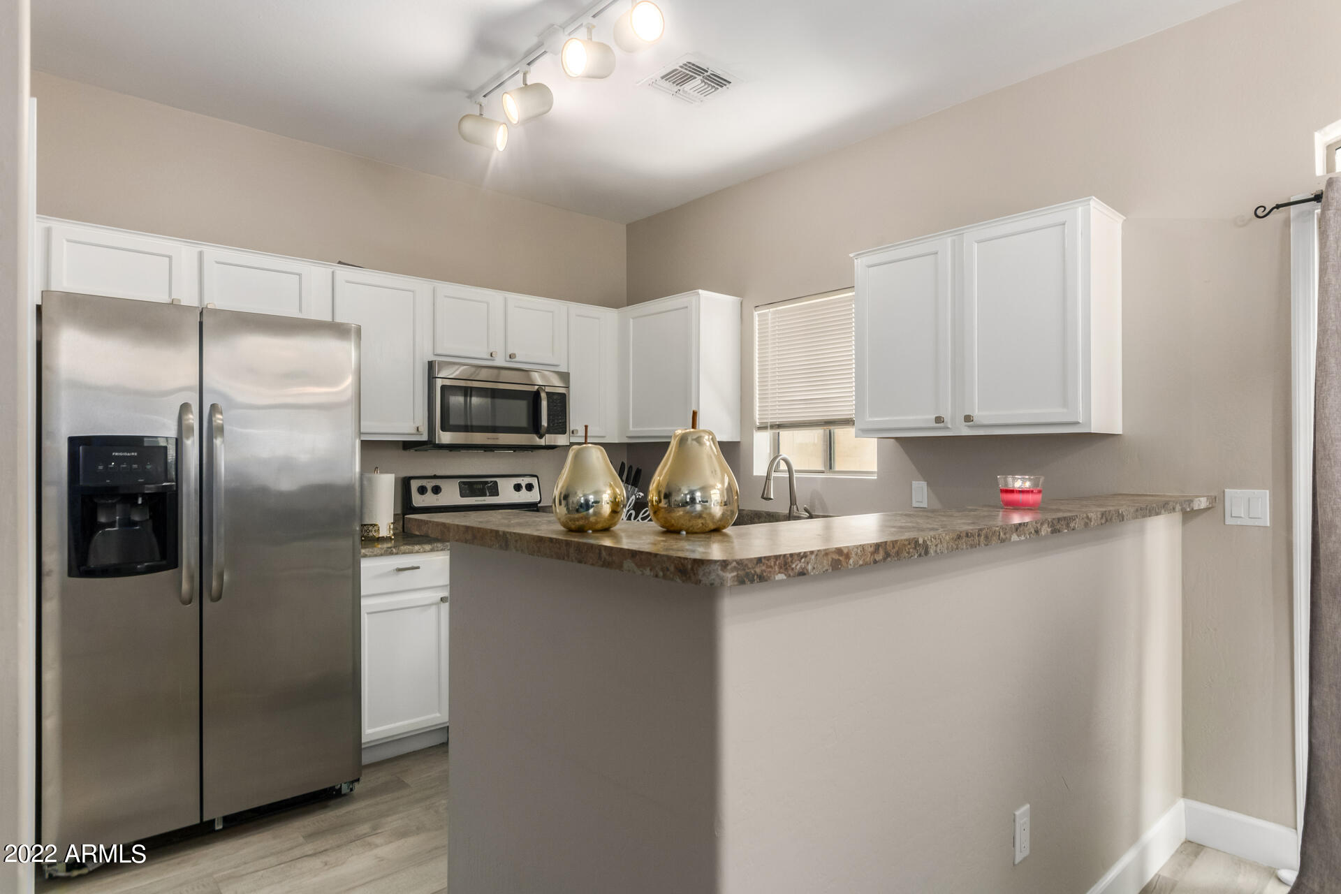 2150 East Bell Road, Unit 1010 Phoenix, AZ 85022 - Photo 9 of 31 12- Bell