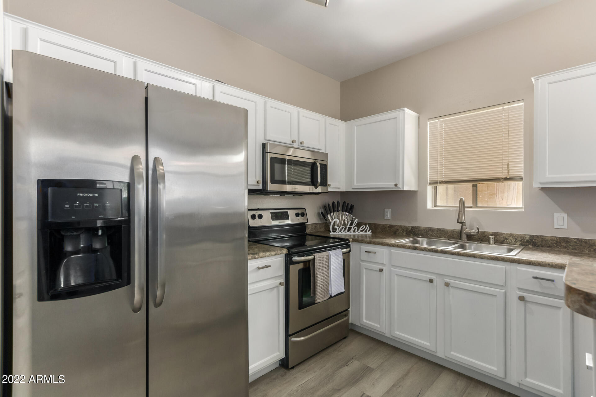 2150 East Bell Road, Unit 1010 Phoenix, AZ 85022 - Photo 10 of 31 13- Bell
