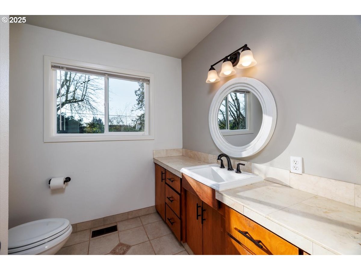 13025 Southwest Davies Road Beaverton, OR 97008 - Photo 19 of 38 Bathroom