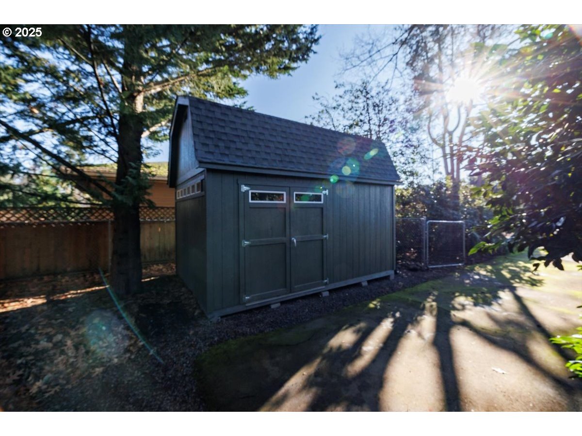 13025 Southwest Davies Road Beaverton, OR 97008 - Photo 21 of 38 Shed