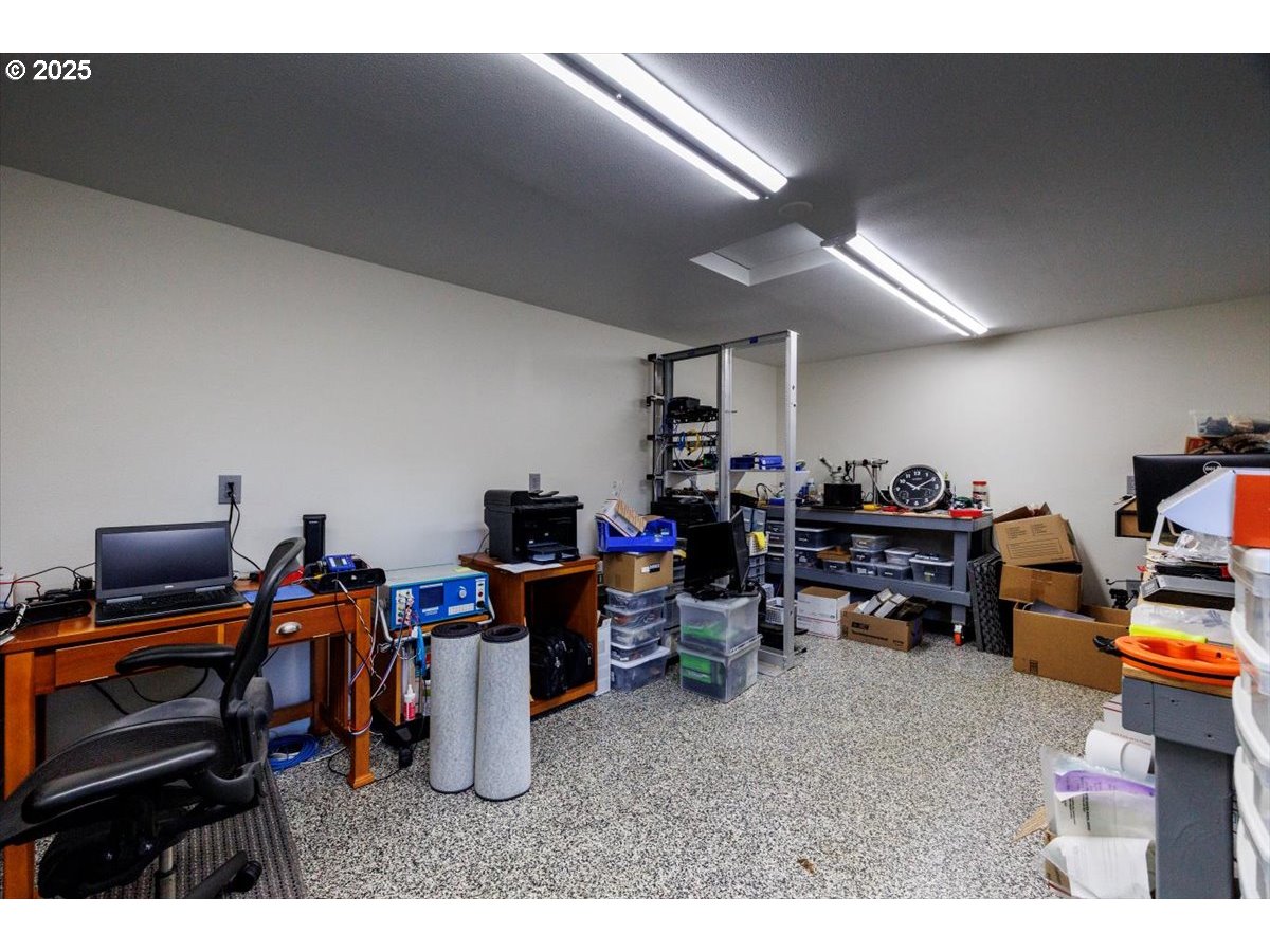 13025 Southwest Davies Road Beaverton, OR 97008 - Photo 23 of 38 Shop