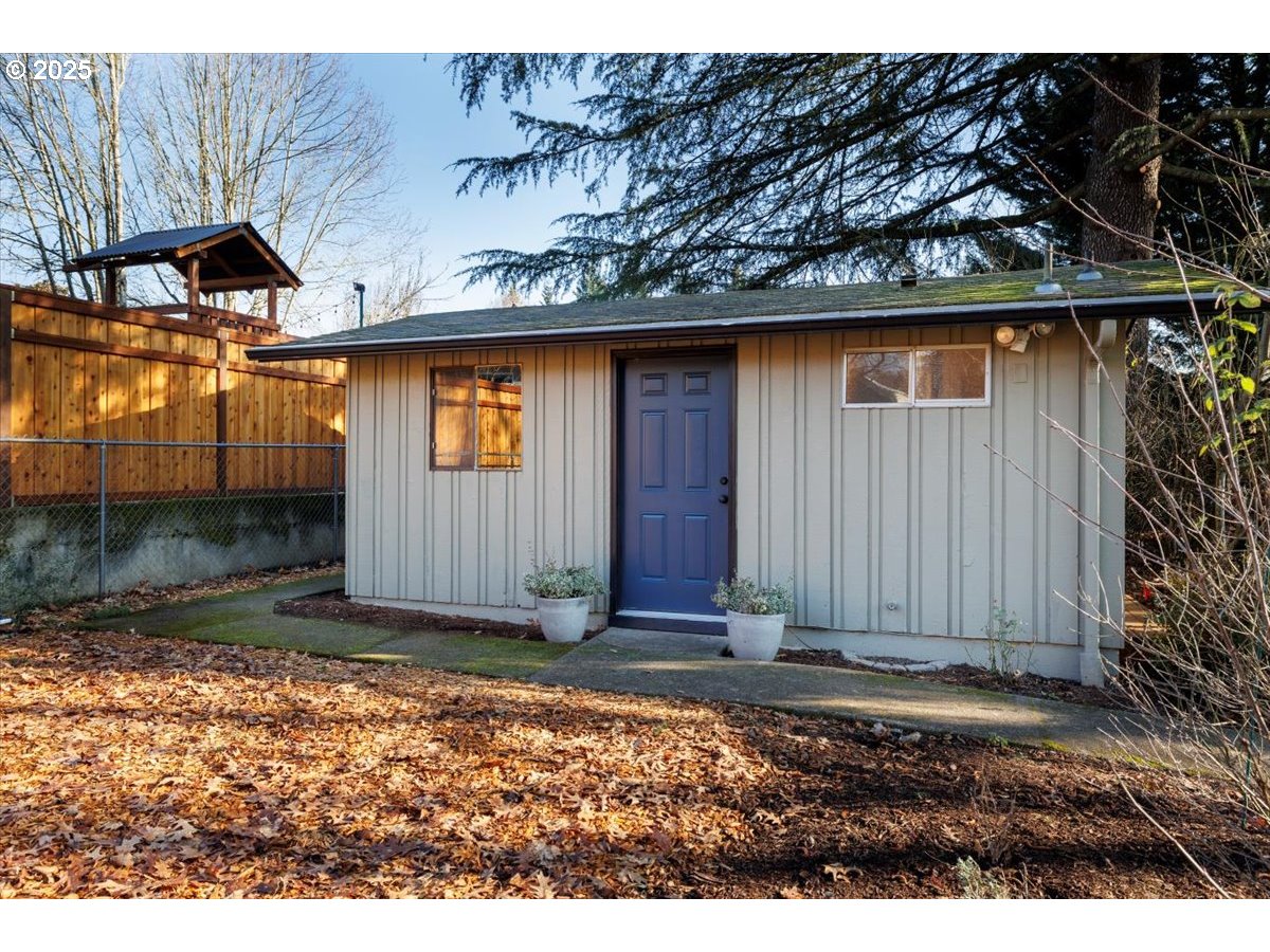 13025 Southwest Davies Road Beaverton, OR 97008 - Photo 24 of 38 Guest Quarters