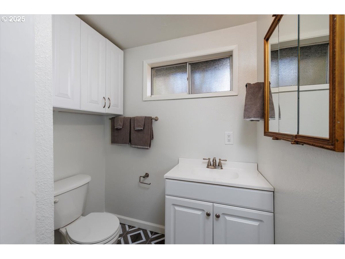 13025 Southwest Davies Road Beaverton, OR 97008 - Photo 27 of 38 Bathroom, Attached
