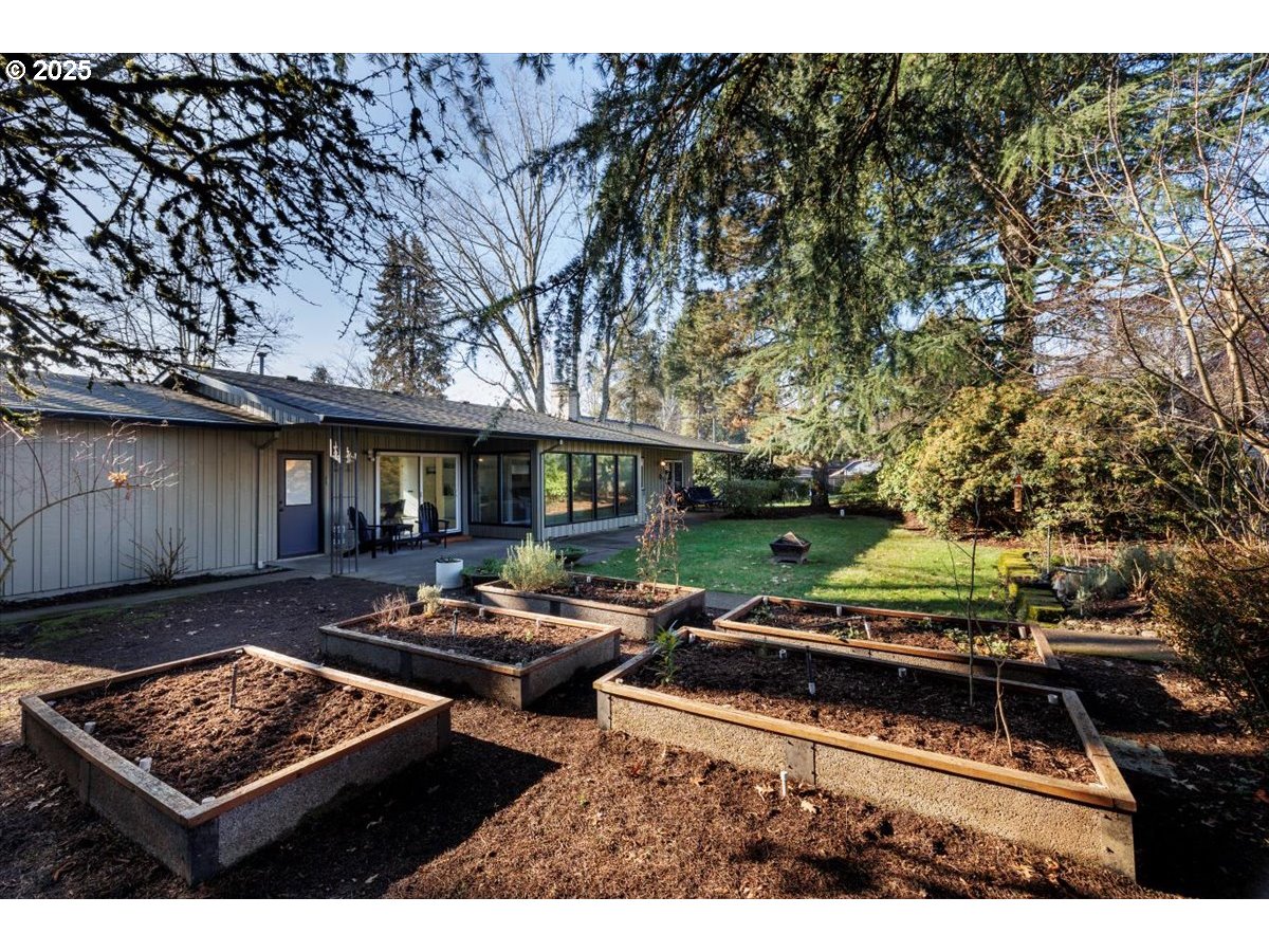 13025 Southwest Davies Road Beaverton, OR 97008 - Photo 29 of 38 Garden