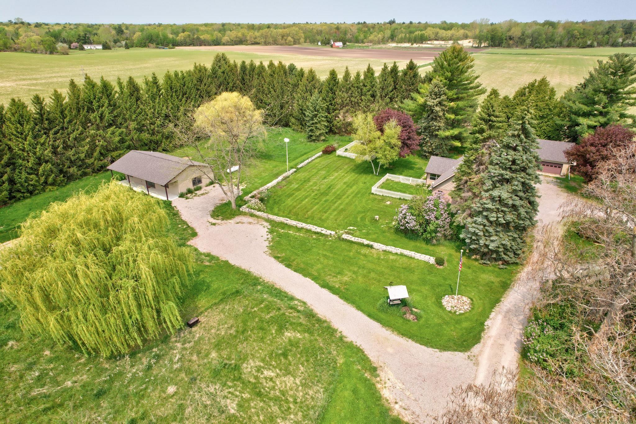 720 Pt Crescent Road Port Austin, MI 48467 - Photo 64 of 79 50107037-63.JPG