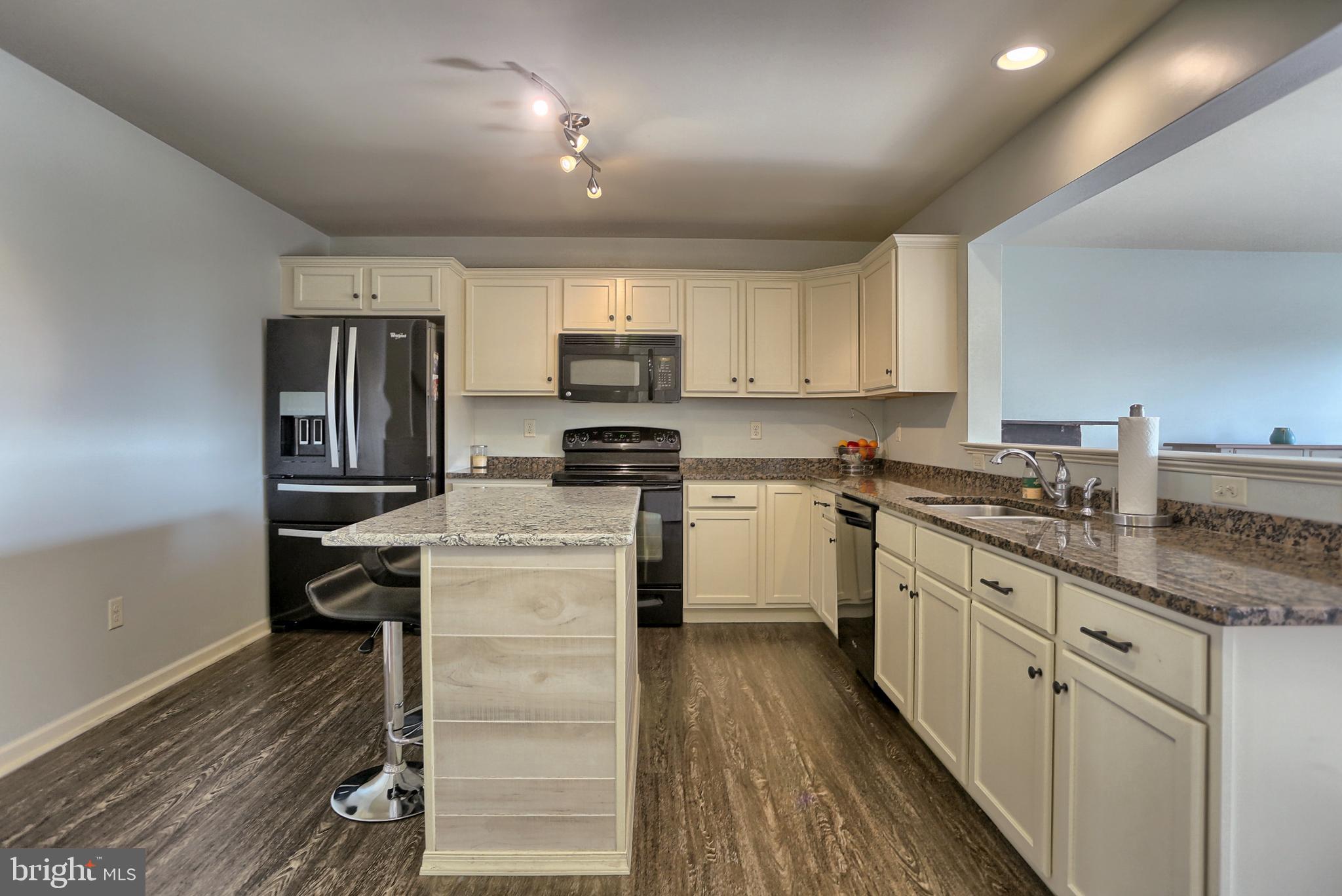 514 White Chapel Road Lancaster, PA 17603 - Photo 4 of 15 Kitchen