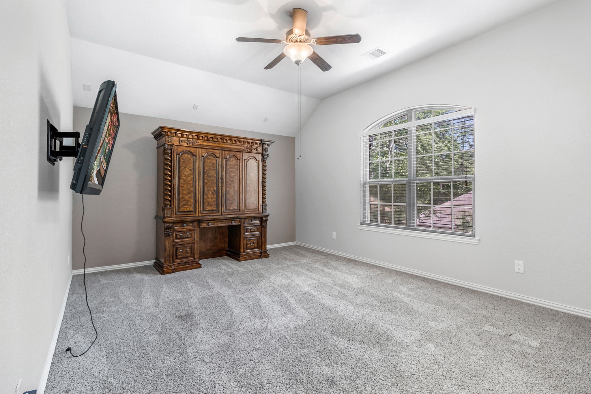 9014 San Saba Way Willis, TX 77378 - Photo 13 of 18 an empty room with windows and fan