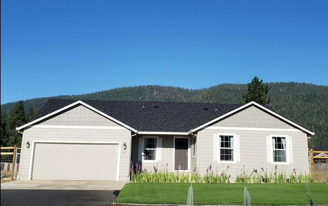585 East Forks Circle Cave Junction, OR 97523 - Photo 2 of 36 image0 (11)