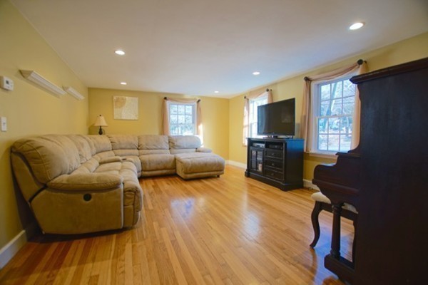 151 Linebrook Road Ipswich, MA 01938 - Photo 9 of 25 Gallery Image 9