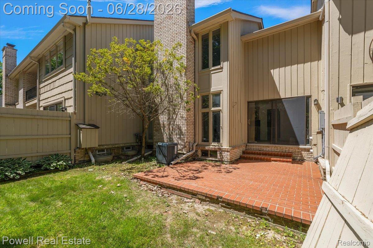 1447 Ravineview Court, Unit C12 Bloomfield Hills, MI 48304 - Photo 6 of 49 10-1447 Ravineview-10.jpg
