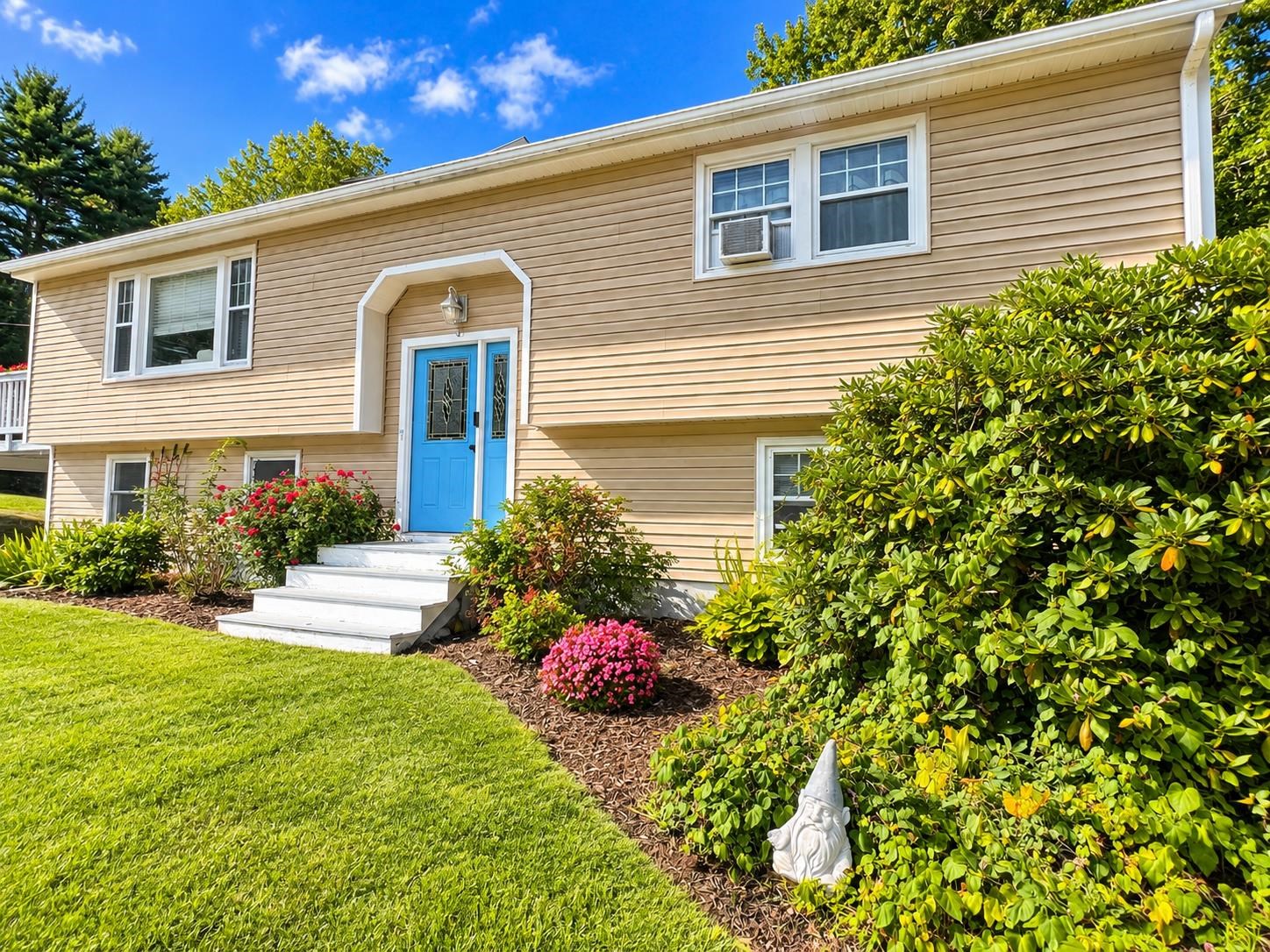 7 Norman Street Rochester, NH 03839 - Photo 3 of 43 Gallery Image 3