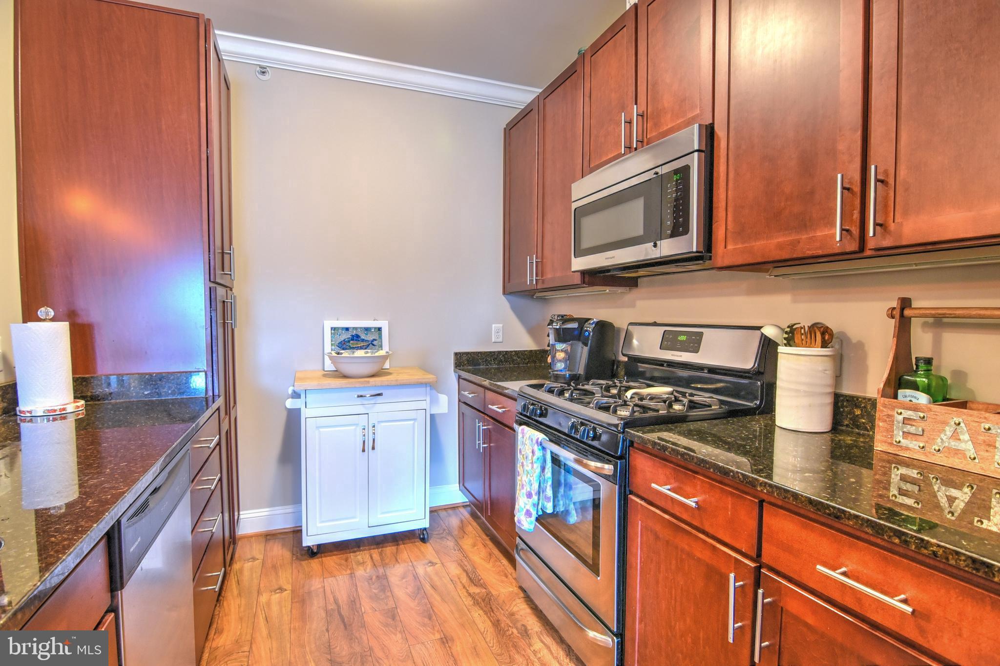 6301 Edsall Road, Unit 214 Alexandria, VA 22312 - Photo 6 of 29 Kitchen