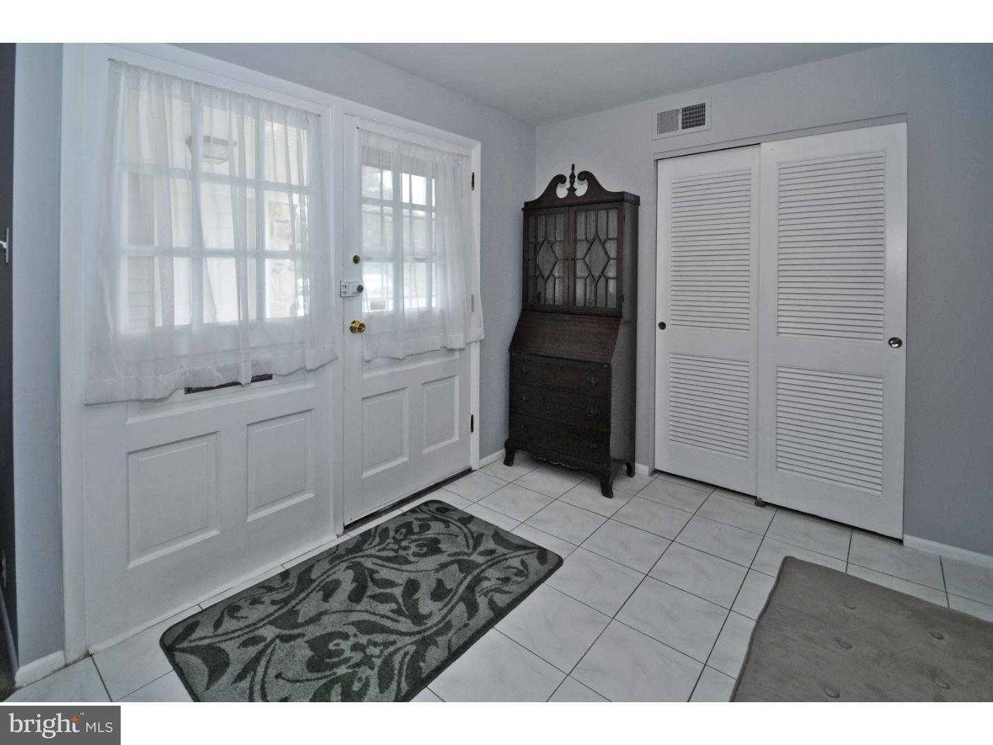 9728 Chapel Road Philadelphia, PA 19115 - Photo 4 of 23 Foyer