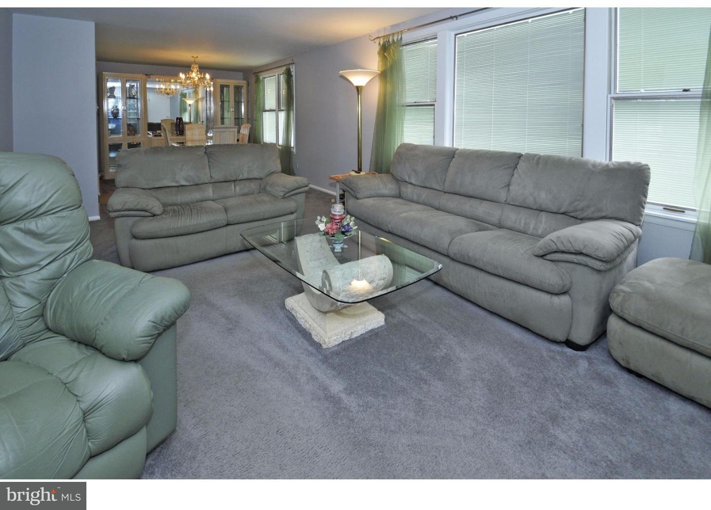 9728 Chapel Road Philadelphia, PA 19115 - Photo 5 of 23 Living Room