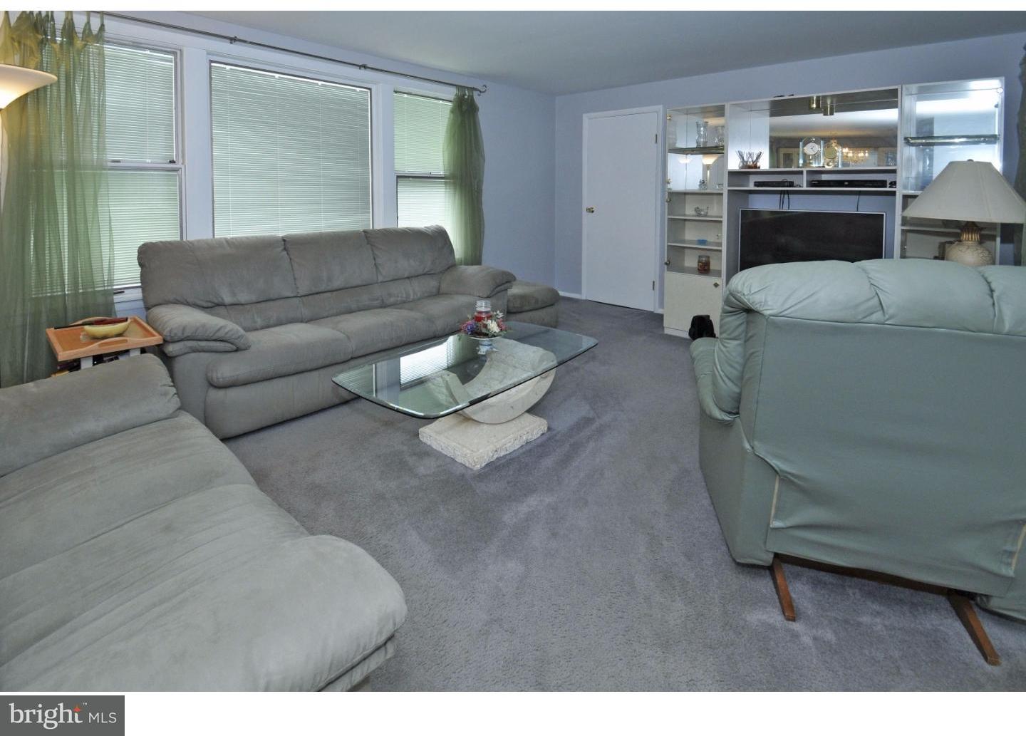 9728 Chapel Road Philadelphia, PA 19115 - Photo 6 of 23 Living Room