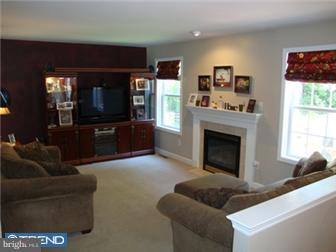 76 Michigan Drive Sinking Spring, PA 19608 - Photo 3 of 12 Living Room