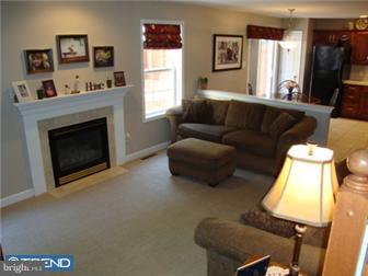 76 Michigan Drive Sinking Spring, PA 19608 - Photo 4 of 12 Living Room