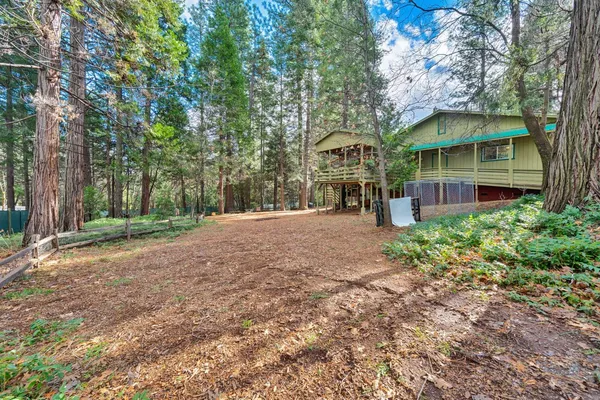 a view of a backyard of the house