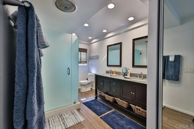 a view of a yard with plants