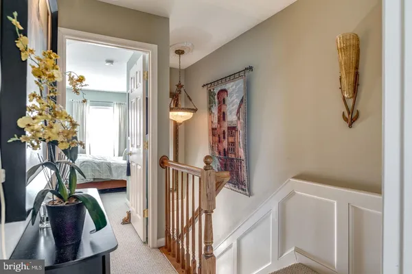 a view of entryway with livingroom