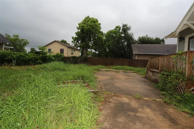 a view of backyard with green space