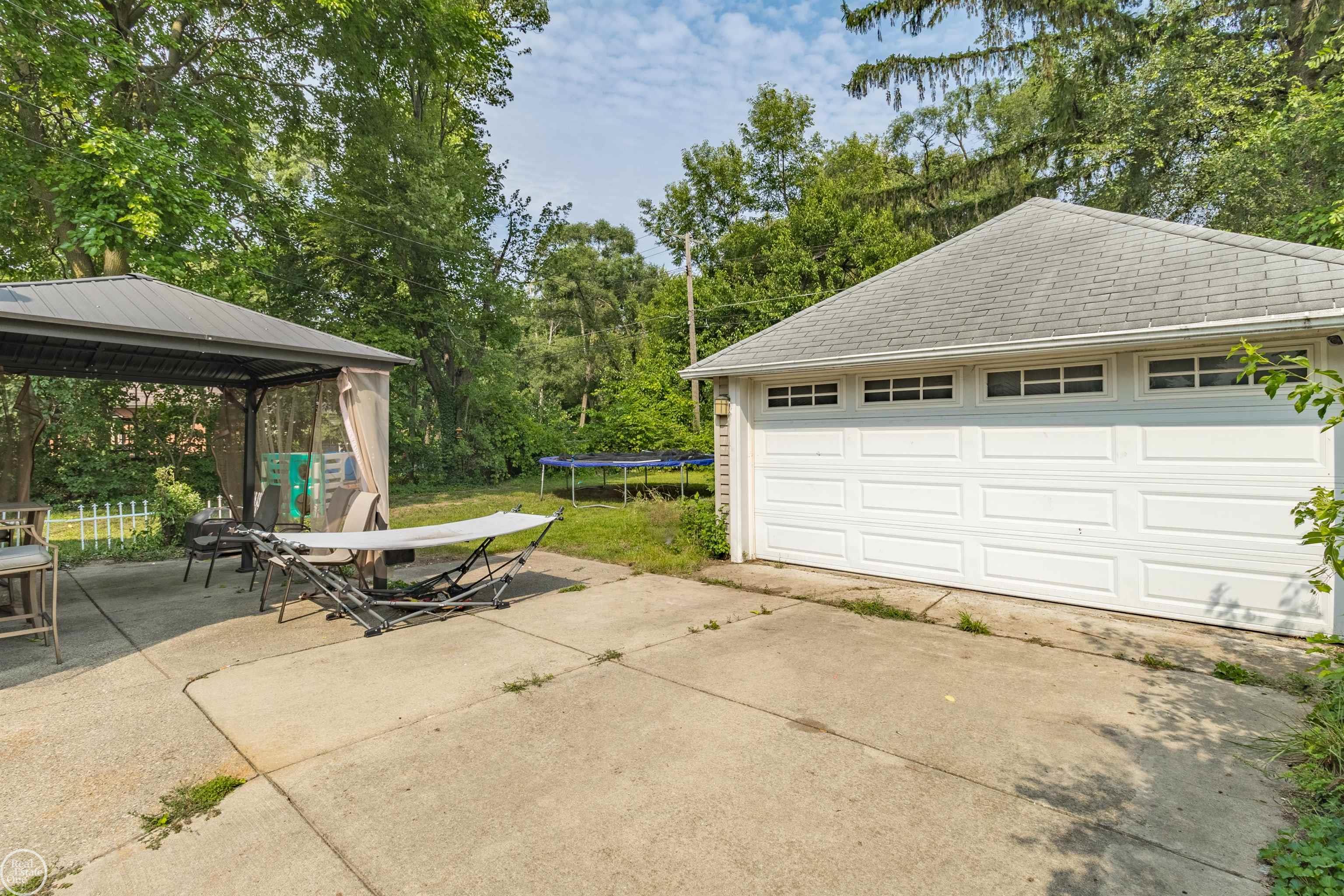 10218 Wayne Road Livonia, MI 48150 - Photo 35 of 43