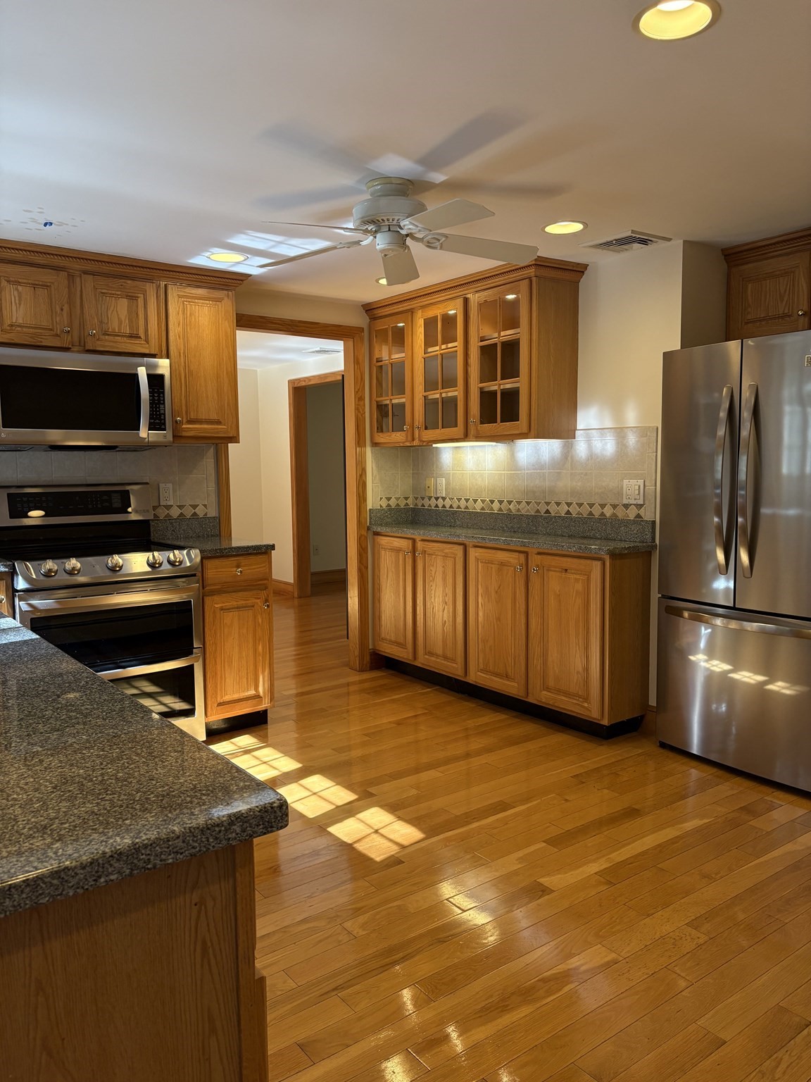 94 Concord Avenue Lexington, MA 02421 - Photo 4 of 28 Gallery Image 4