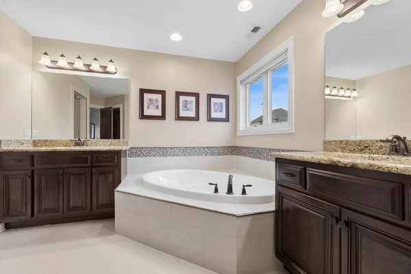 $889,900 | 10835 Scarlet Drive, Orland Park, IL 60467
