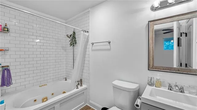 $2,000 | 528 Grovewood Drive, Gretna, LA 70056