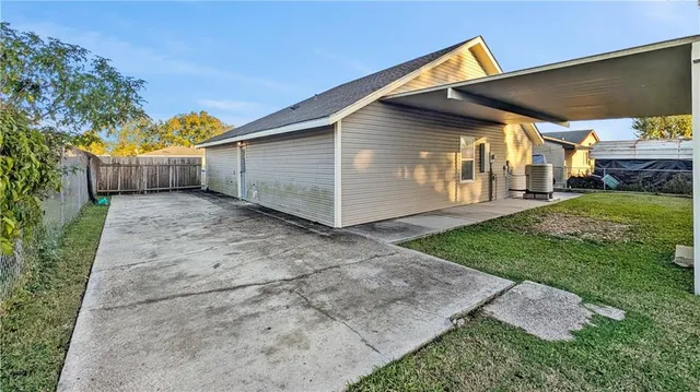 $2,000 | 528 Grovewood Drive, Gretna, LA 70056