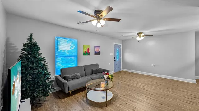 $2,000 | 528 Grovewood Drive, Gretna, LA 70056