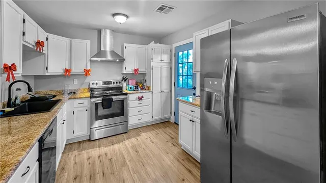 $2,000 | 528 Grovewood Drive, Gretna, LA 70056