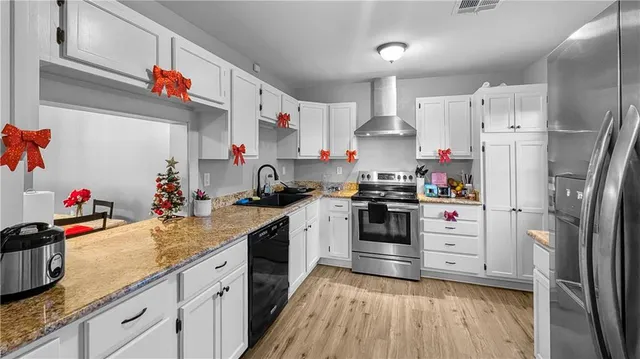 $2,000 | 528 Grovewood Drive, Gretna, LA 70056