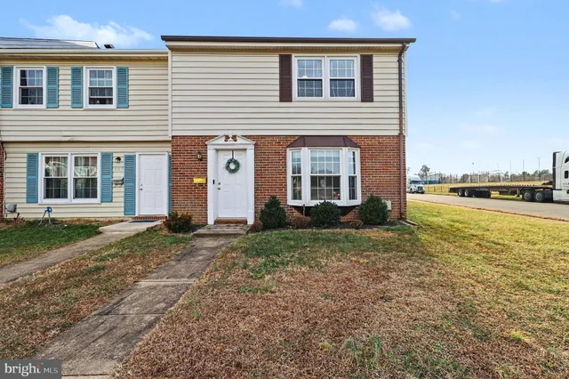 $325,000 | 300 Clay Street, Fredericksburg, VA 22408