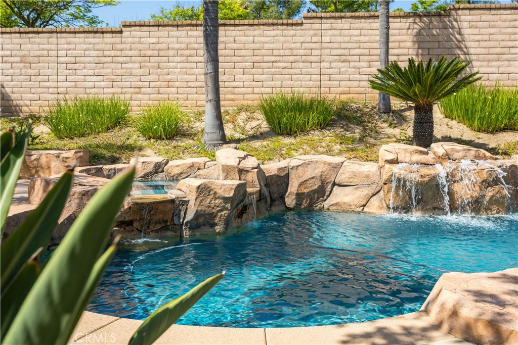 33351 Nicholas Common Temecula, CA 92592 - Photo 35 of 42 a view of yard from terrace with seating