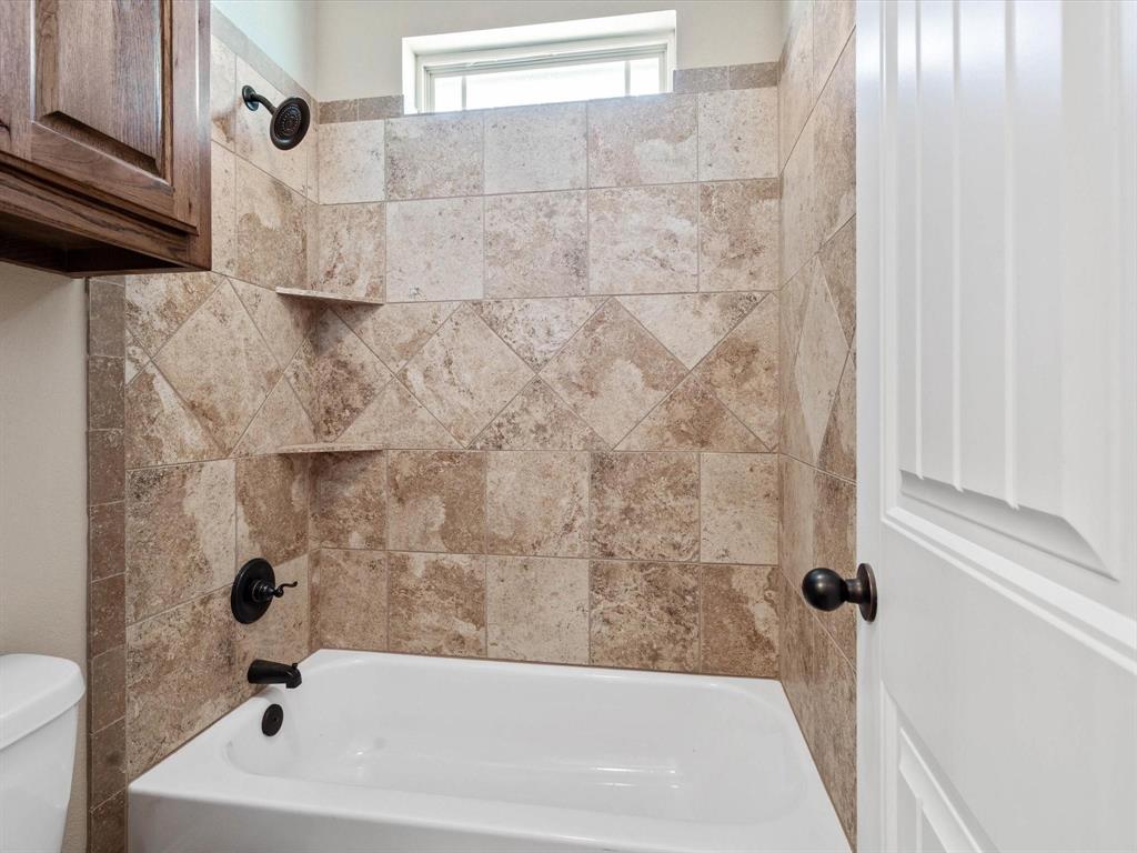 229 Etta Lane Springtown, TX 76082 - Photo 19 of 39 a bathroom with a white bath tub