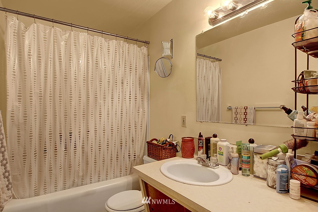 23126-23128 Locust Way Bothell, WA 98021 - Photo 20 of 25