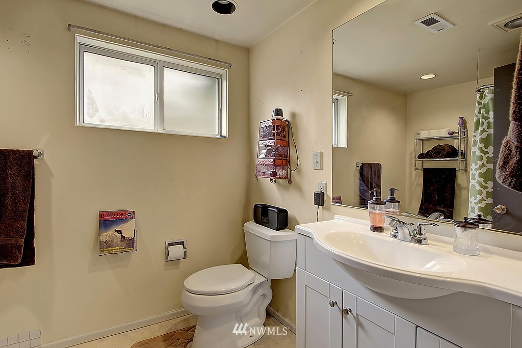 23126-23128 Locust Way Bothell, WA 98021 - Photo 9 of 25