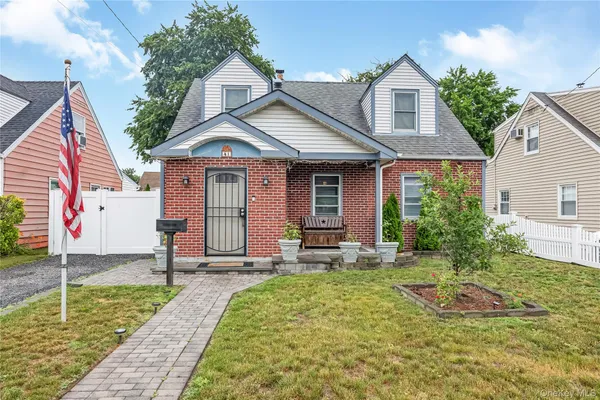 $699,000 | 41 Haig Road, Valley Stream, NY 11581