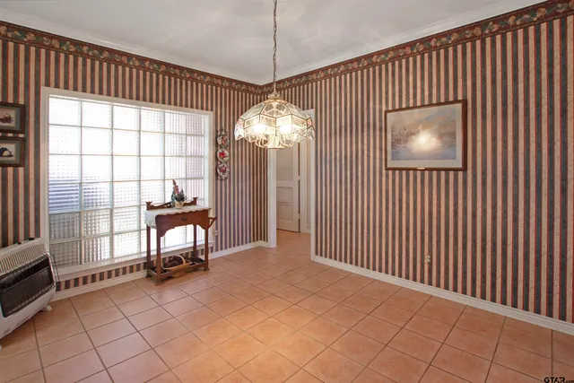 a view of a livingroom with furniture